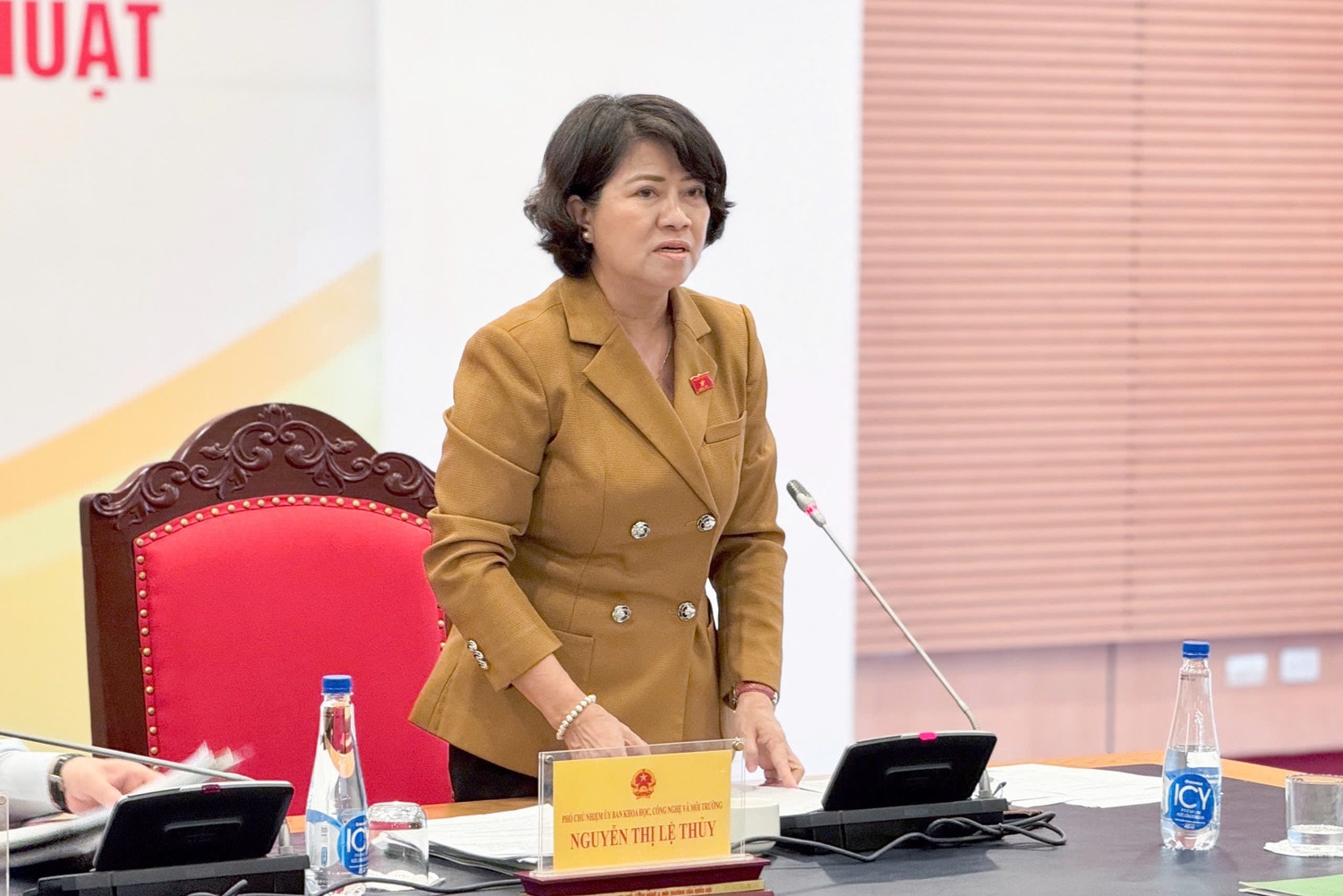 Phó Chủ nhiệm Ủy ban Khoa học, Công nghệ và Môi trường Nguyễn Thị Lệ Thủy trình bày đề dẫn thảo luận- Ảnh: Thanh Hải