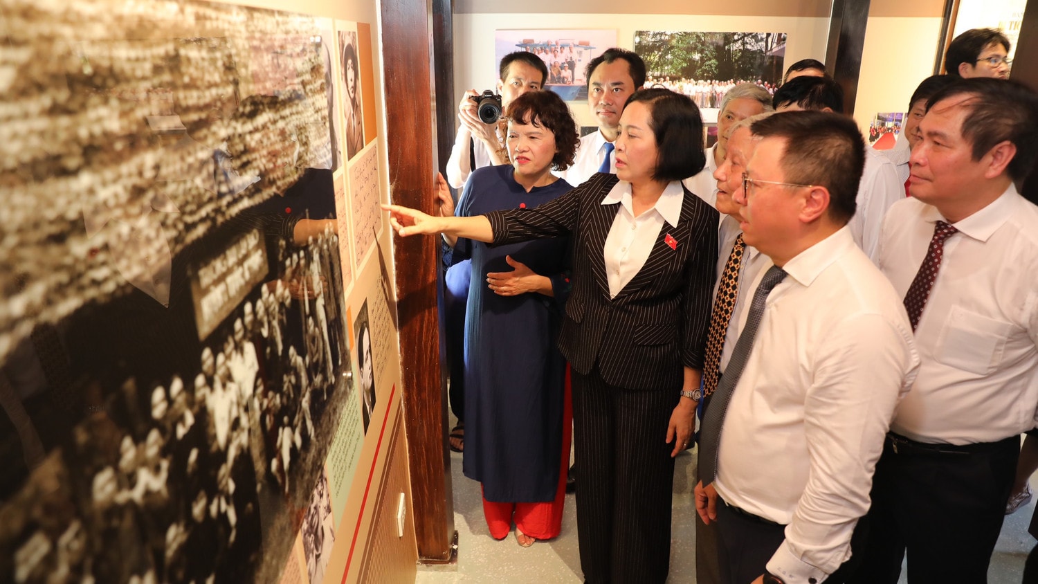 Phó Chủ tịch Quốc hội Nguyễn Thị Thanh và các đại biểu tham quan Di tích