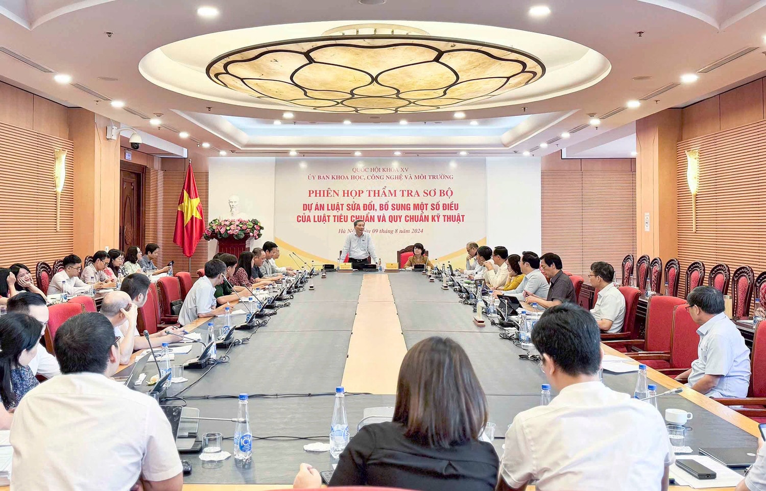 Toàn cảnh cuộc họp thẩm tra sơ bộ dự án Luật - Ảnh: Thanh Hải