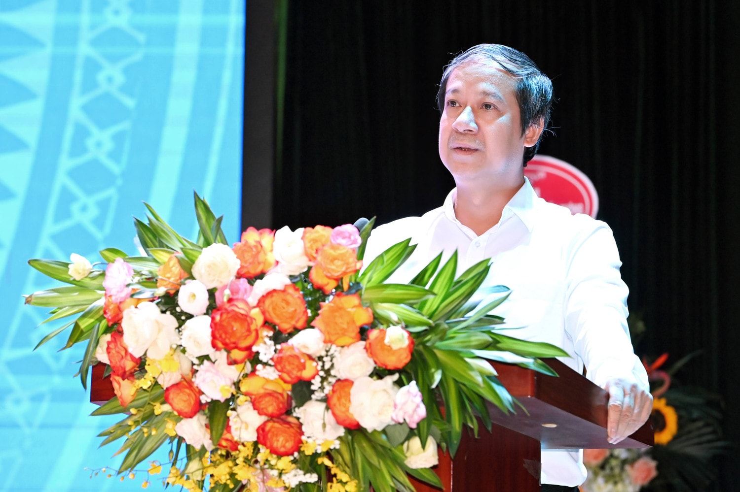 Bộ trưởng Nguyễn Kim Sơn: 