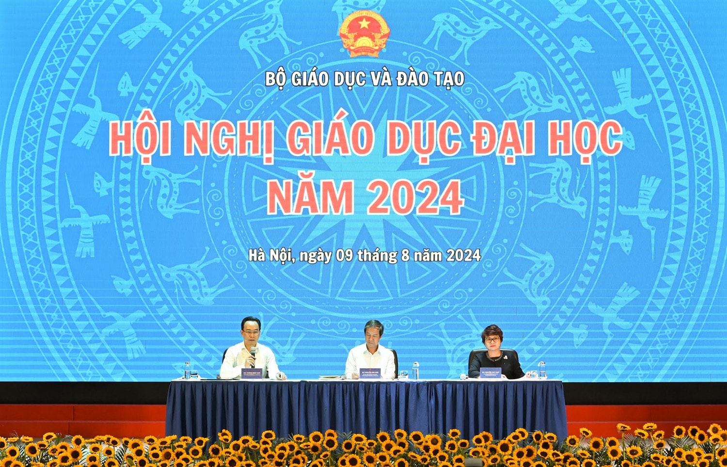 Bộ trưởng Nguyễn Kim Sơn: 