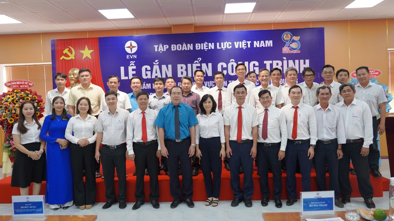 EVNHCMC gắn biển công trình thi đua cấp Công Đoàn Điện lực Việt Nam - 0