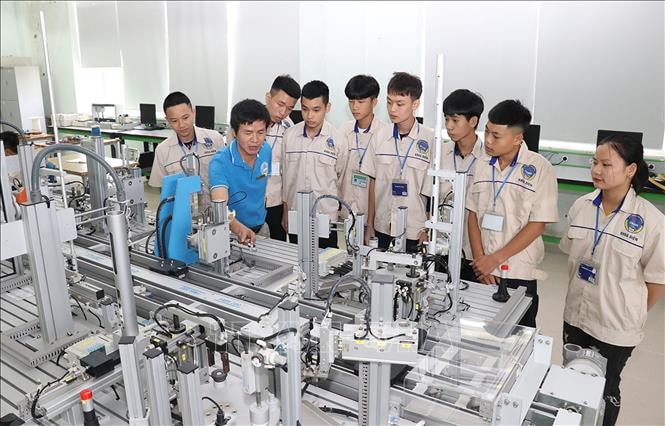 Nhiều ưu đãi về việc làm cho lao động bị thu hồi đất có hiệu lực từ tháng 8 (Ảnh minh họa: Anh Tuấn/TTXVN)