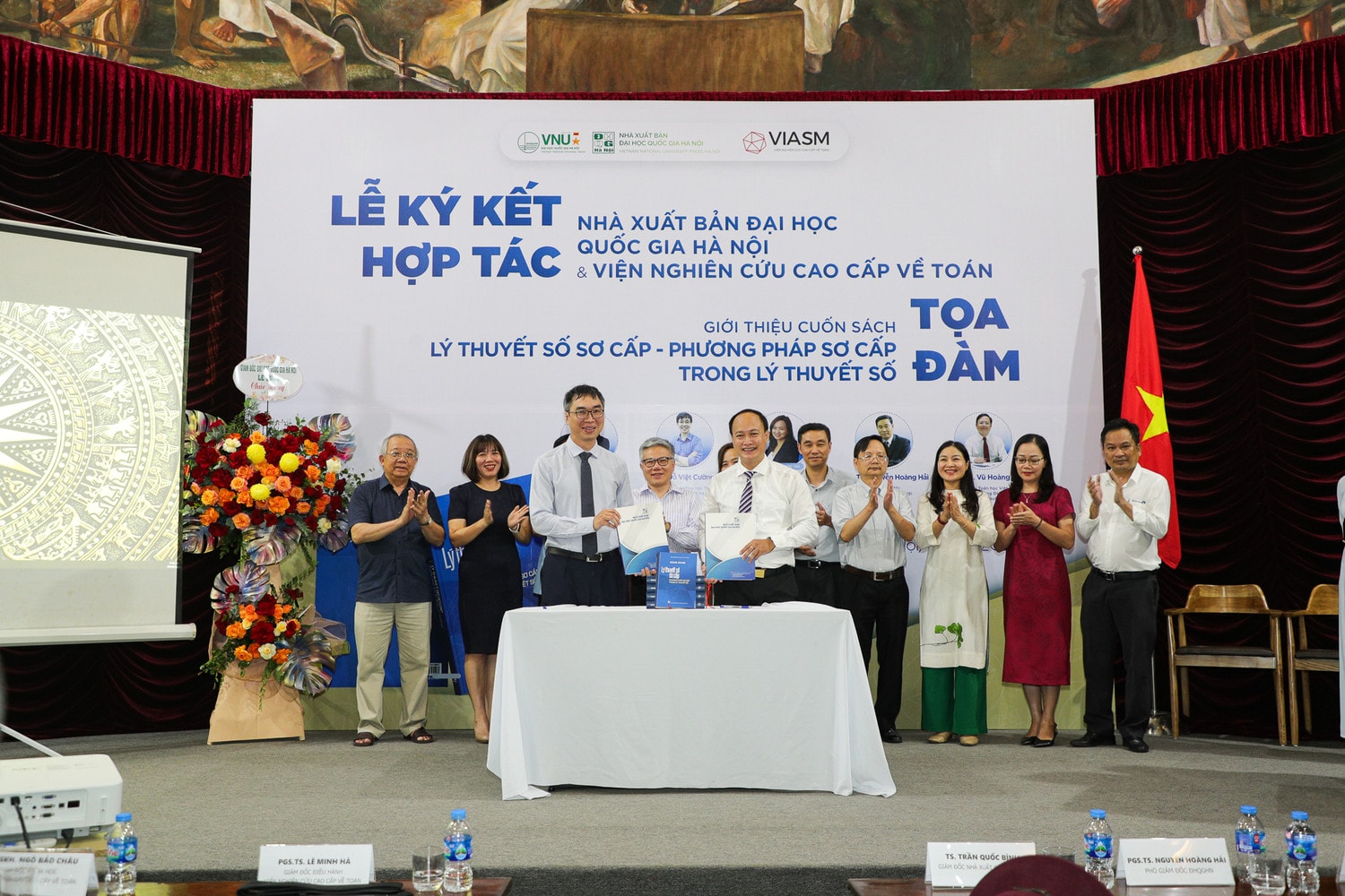 Lần đầu tiên GS. Ngô Bảo Châu và cộng sự ra mắt cuốn sách về Toán học bằng tiếng Việt -0