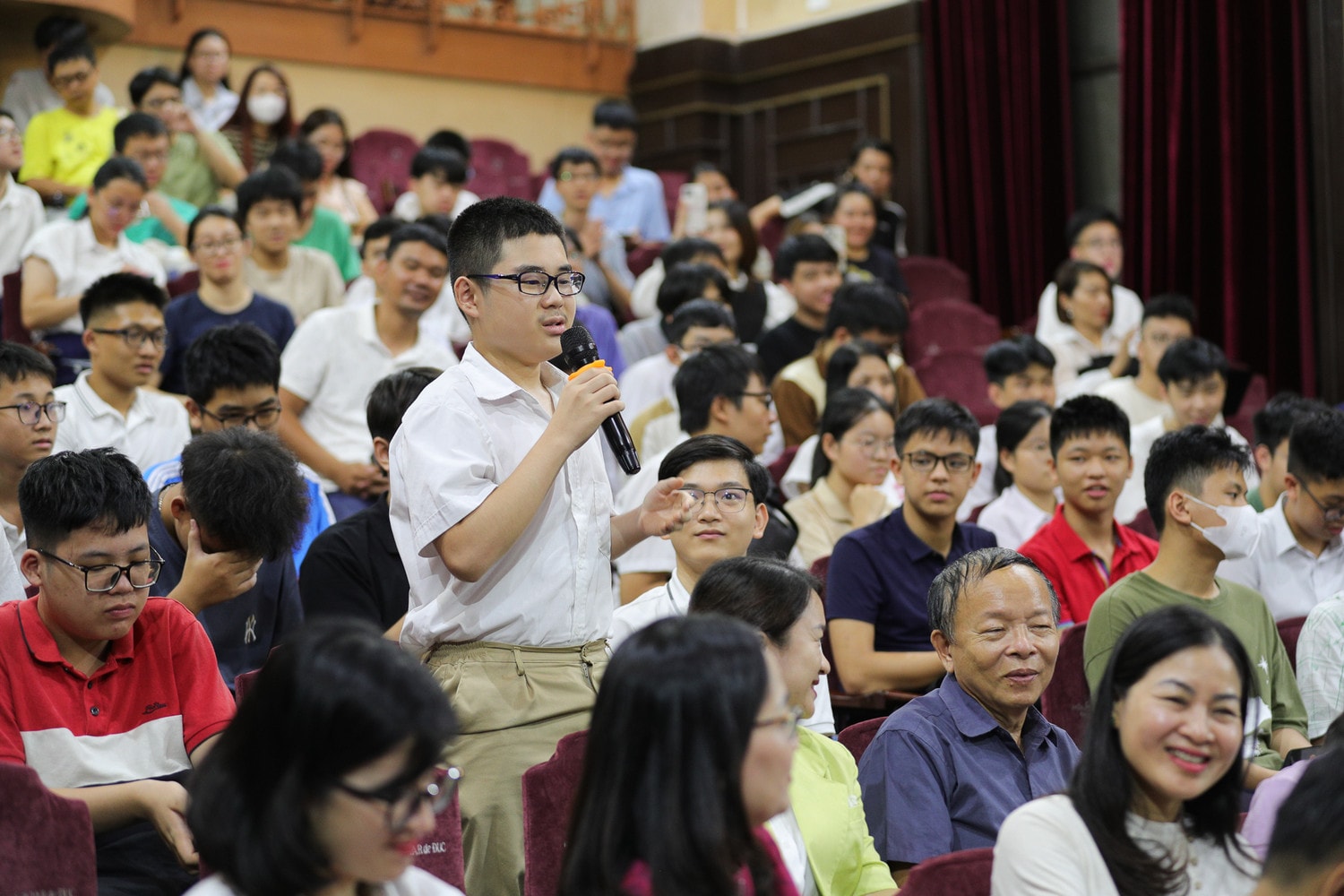Lần đầu tiên GS. Ngô Bảo Châu và cộng sự ra mắt cuốn sách về Toán học bằng tiếng Việt -0