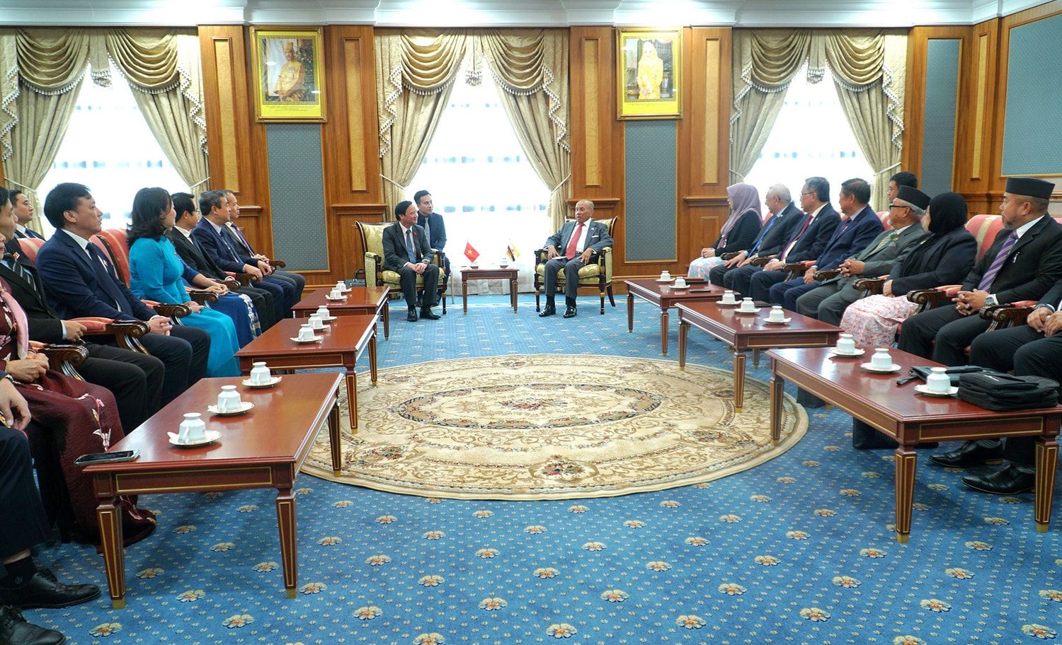NA Vice Chairman Nguyen Khac Dinh and Speaker Abdul Rahman Taib. Photo: VNA NA Vice Chairman meets with Sultan, Speaker of Legislative Council of Brunei -0