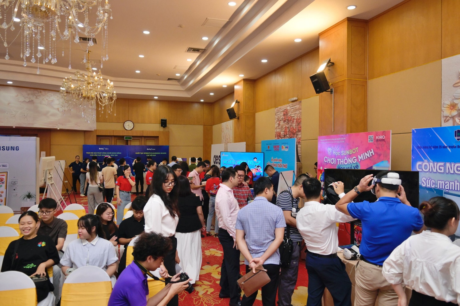 Nhiều công nghệ mới được trưng bày tại các gian hàng của triển lãm Trải nghiệm công nghệ giáo dục tại EdTech EXPO 2024 -0