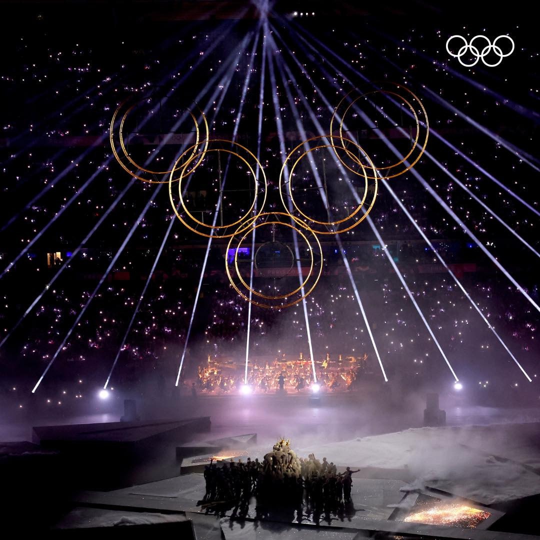 Paris khép lại Olympics thành công bằng lễ bế mạc kịch tính -5