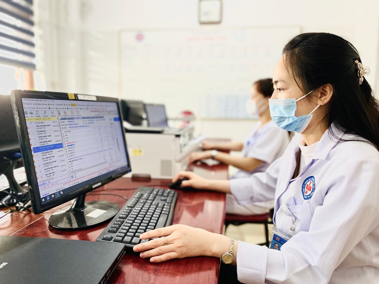 Bệnh án điện tử giúp thuận lợi trong việc thăm khám của các y, bác sĩ và người bệnh. Nguồn: ITN
