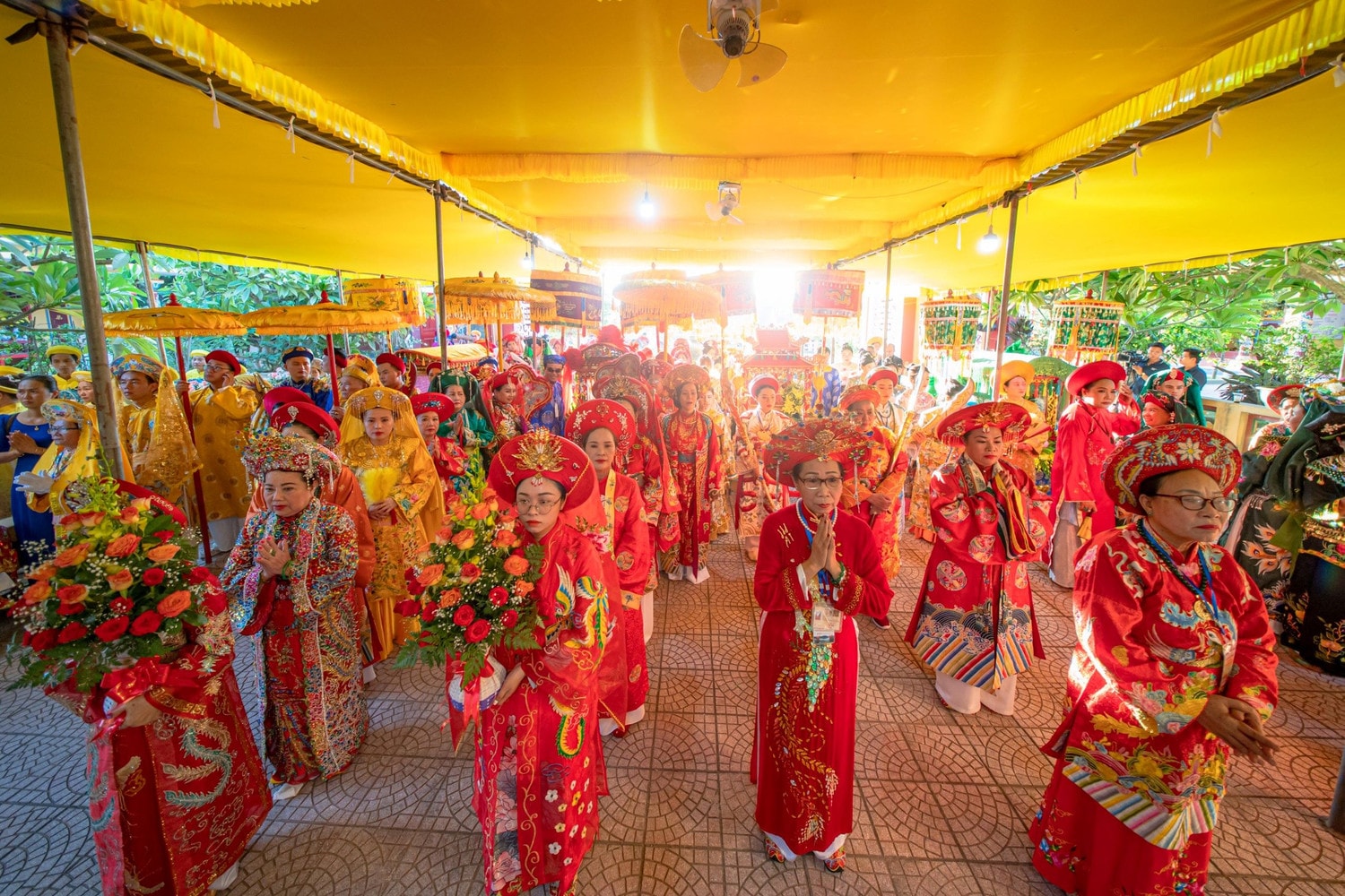 Đông đảo thánh đồng, đạo hữu tham dự Lễ hội điện Huệ Nam -0