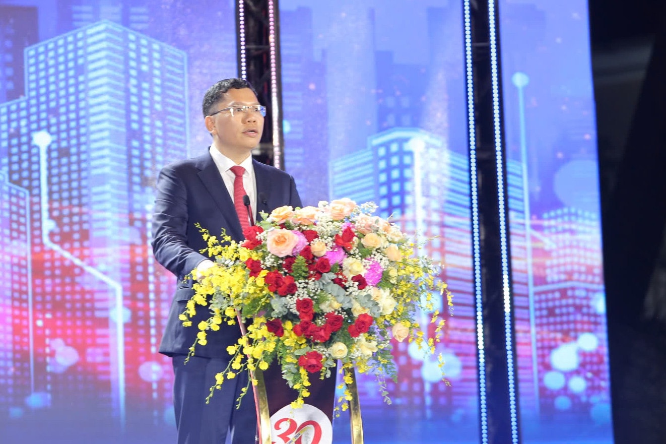 Bí thư Huyện ủy Châu Đức Hoàng Nguyên Dinh