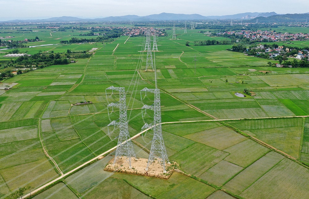 Chính phủ lấy Dự án đường dây 500kV mạch 3 là hình mẫu trong thúc đẩy giải ngân vốn đầu tư công. Ảnh: EVN