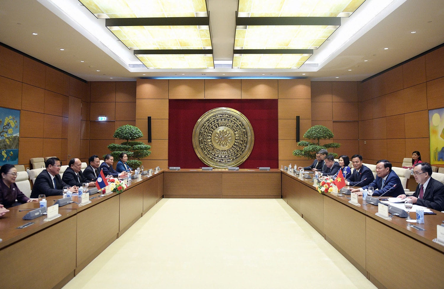 Chủ nhiệm Ủy ban Quốc phòng và An ninh Lê Tấn Tới hội đàm với Chủ nhiệm Ủy ban Quốc phòng và An ninh Quốc hội Lào