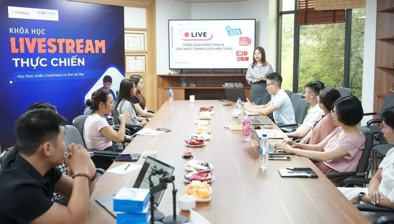 Khoá đào tạo livestream thực chiến do Trung tâm Phát triển thương mại điện tử, Cục Thương mại điện tử và Kinh tế số, Bộ Công Thương tổ chức tháng 7.2024. Ảnh: Báo Công Thương