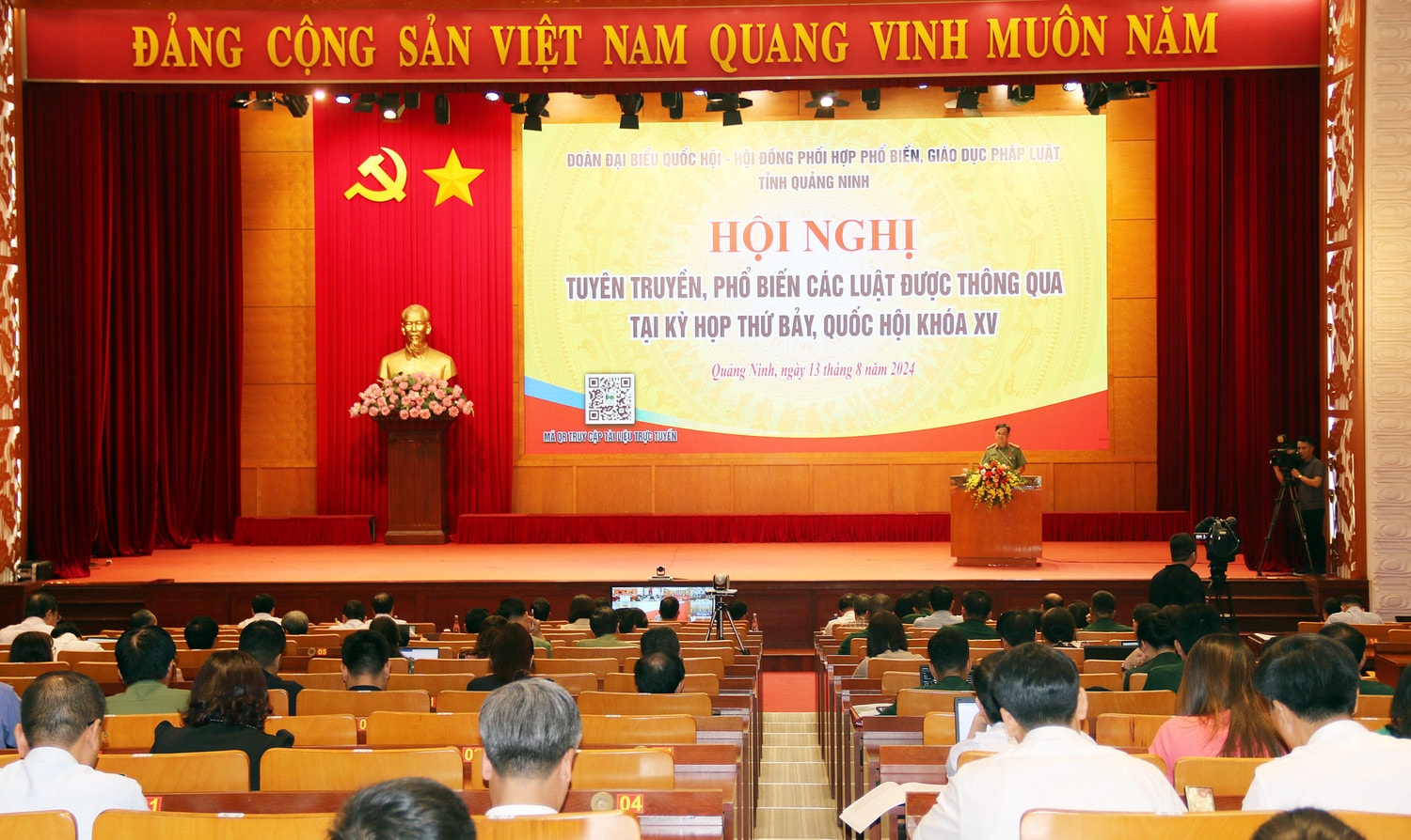 Toàn cảnh hội nghị tại điểm cầu trung tâm. Ảnh: Mạnh Tuân Quảng Ninh: Gần 10.000 đại biểu nghe phổ biến các luật được Quốc hội thông qua tại Kỳ họp thứ Bảy - 0