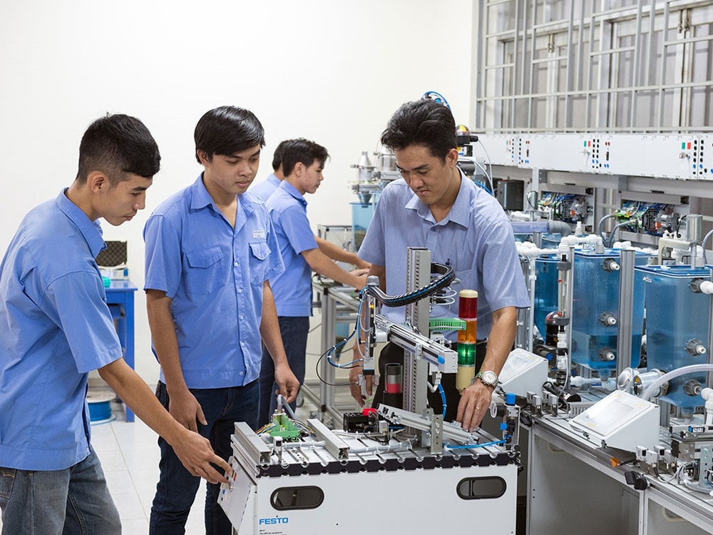 Bộ Lao động, Thương binh và Xã hội sẽ khảo sát lương tối thiểu ở 3.400 doanh nghiệp -0