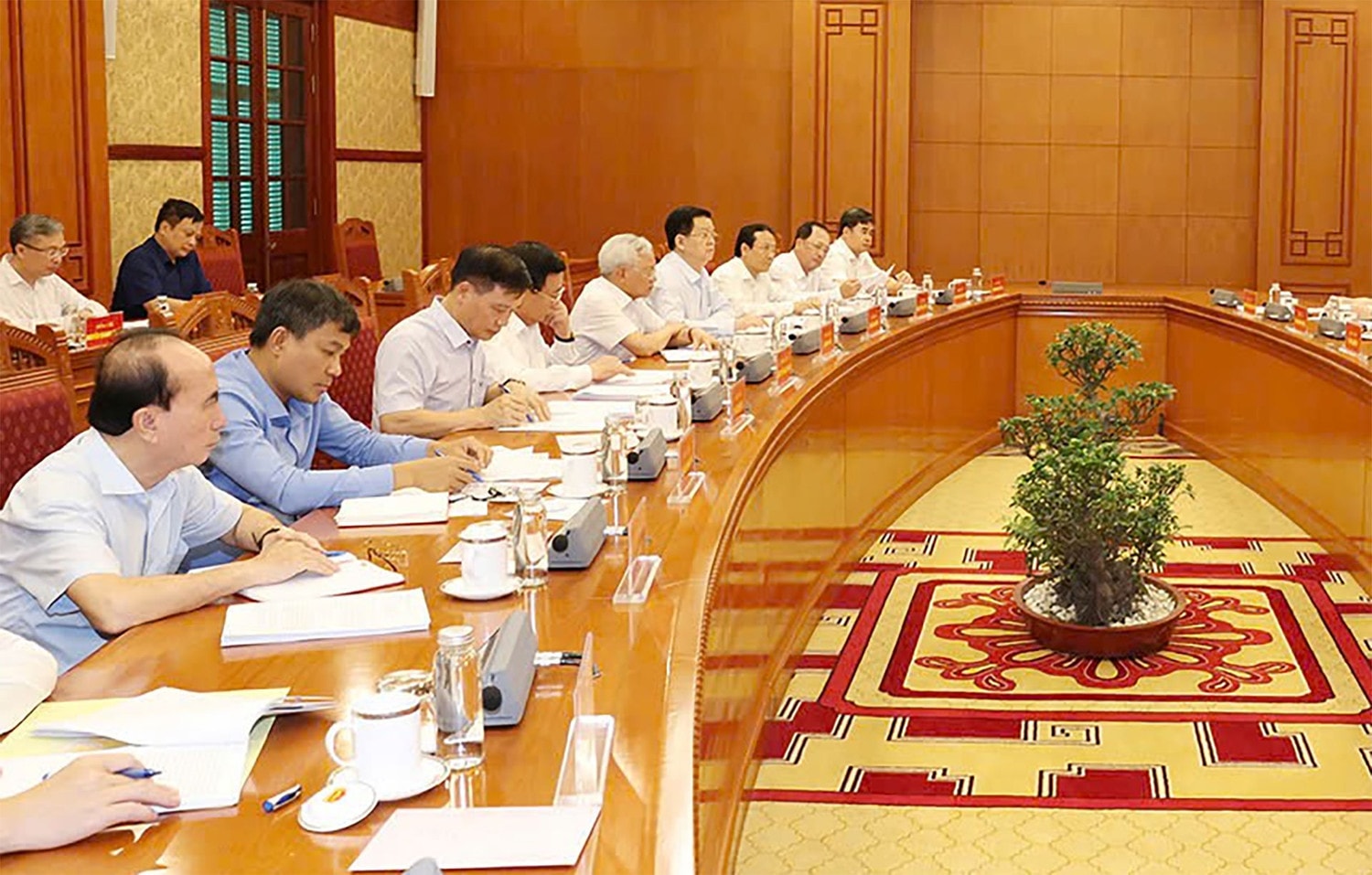 Kiên định lập trường, quan điểm và thực hành 