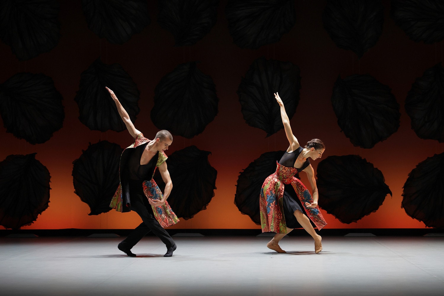 Vũ điệu ballet cổ điển giao thoa múa đương đại -0