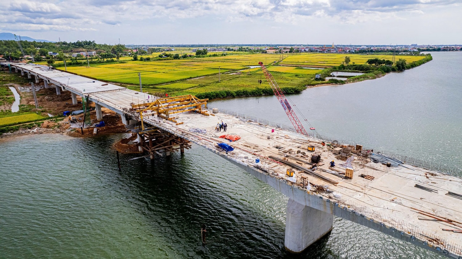 Quảng Bình: Hợp long cầu dài nhất cao tốc Bắc - Nam, chờ thông xe dịp Quốc Khánh -1