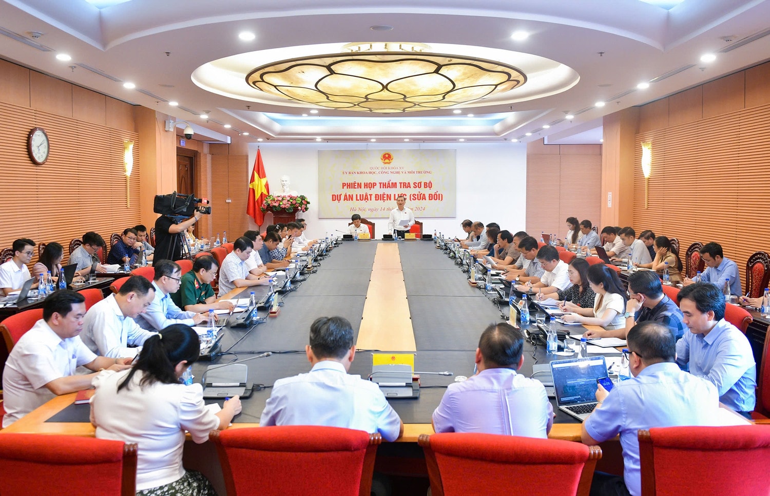 Toàn cảnh phiên họp - Ảnh H.Ngọc