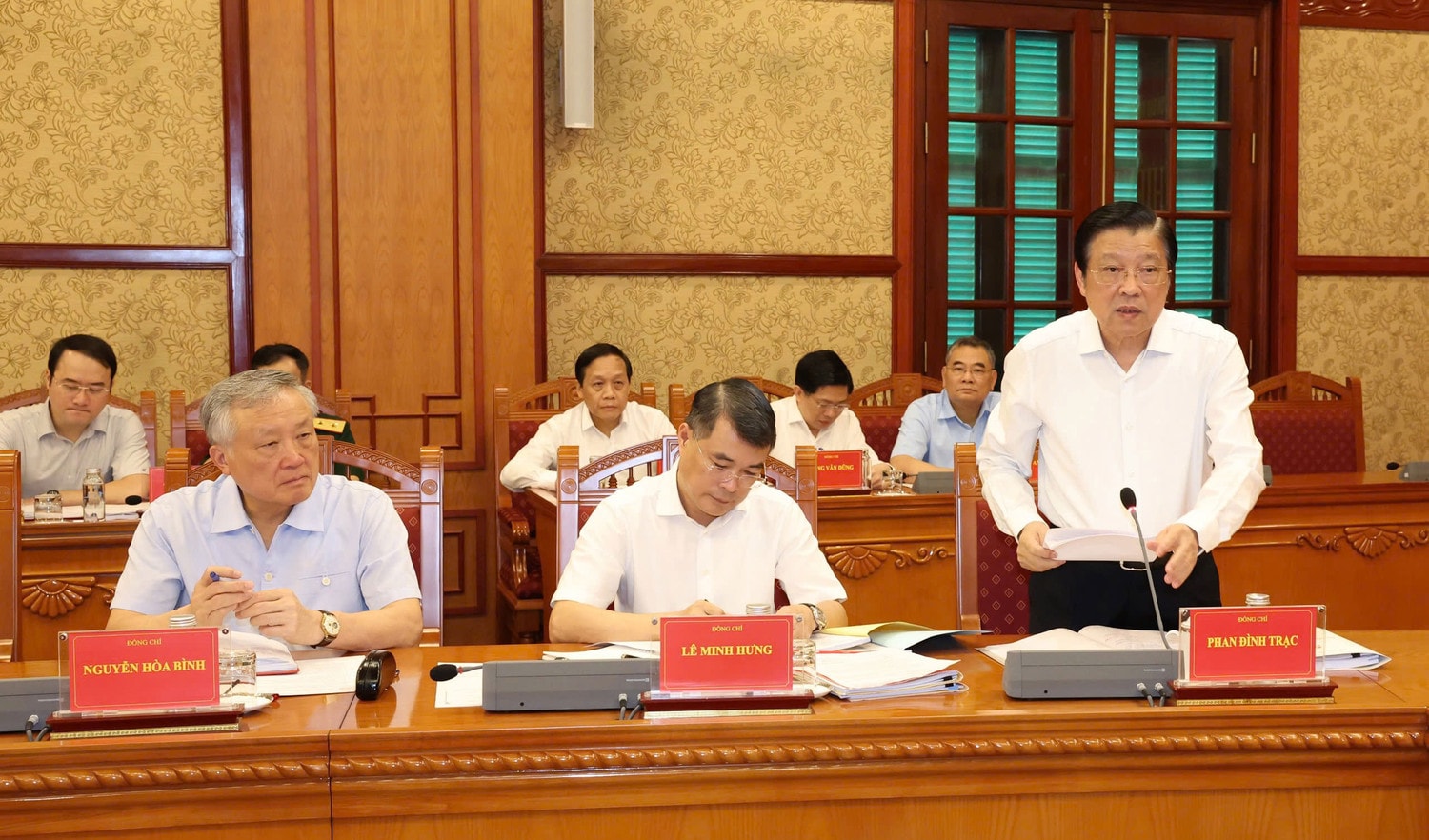 Tuyệt đối không chủ quan, thoả mãn, tiếp tục triển khai mạnh mẽ, đồng bộ, kiên quyết, kiên trì đấu tranh phòng, chống tham nhũng, tiêu cực -0