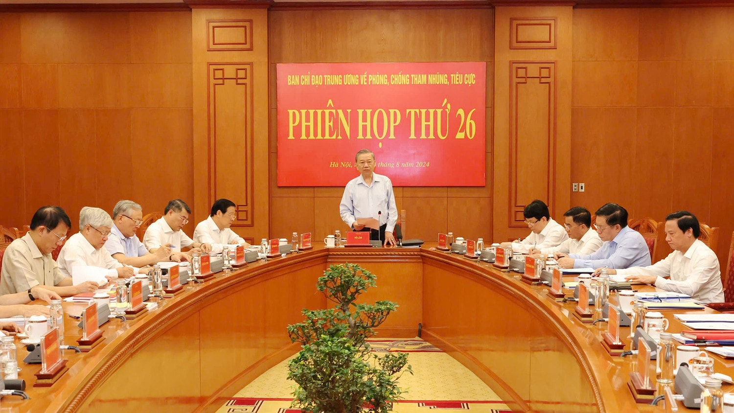 Tuyệt đối không chủ quan, thoả mãn, tiếp tục triển khai mạnh mẽ, đồng bộ, kiên quyết, kiên trì đấu tranh phòng, chống tham nhũng, tiêu cực -0