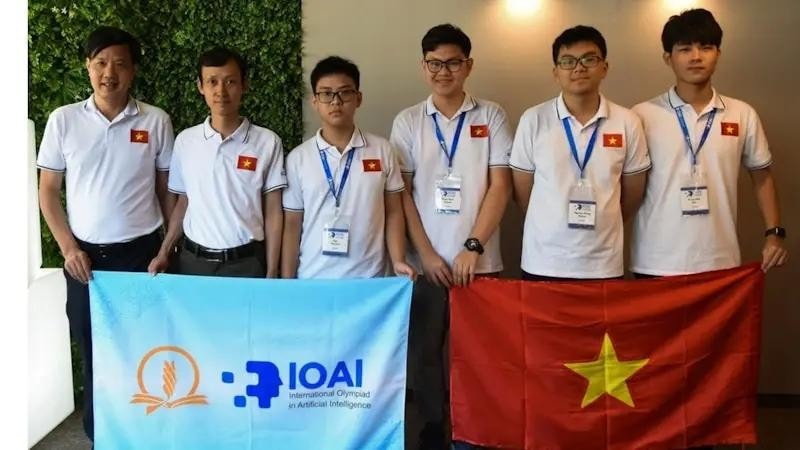 Students from Hanoi-Amsterdam High School for the Gifted bags the bronze medal at IOAI 2024 in Bulgaria. (Phloto: https://nhandan.vn/) Vietnamese students win medals at first international AI olympiad -0