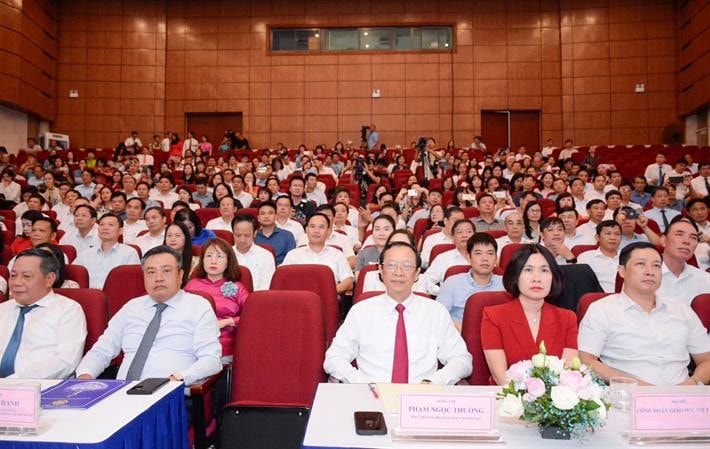 Các đại biểu dự hội nghị