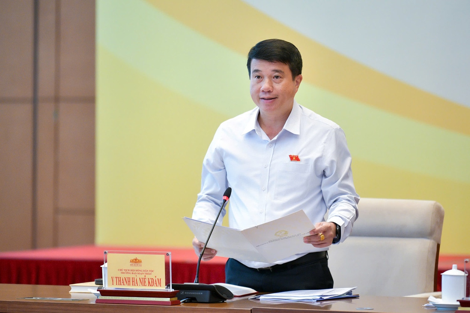 Chủ tịch Hội đồng Dân tộc Y Thanh Hà Niê Kđăm phát biểu mở đầu Hội thảo - Ảnh H.Ngọc