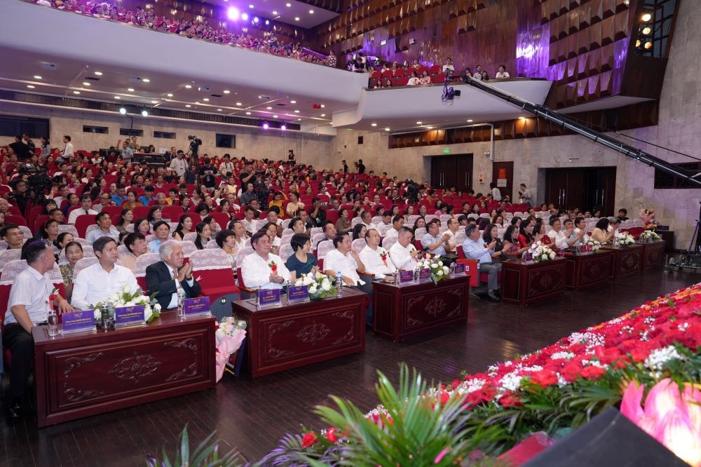  Lắng đọng và nhân văn trong không gian âm nhạc 