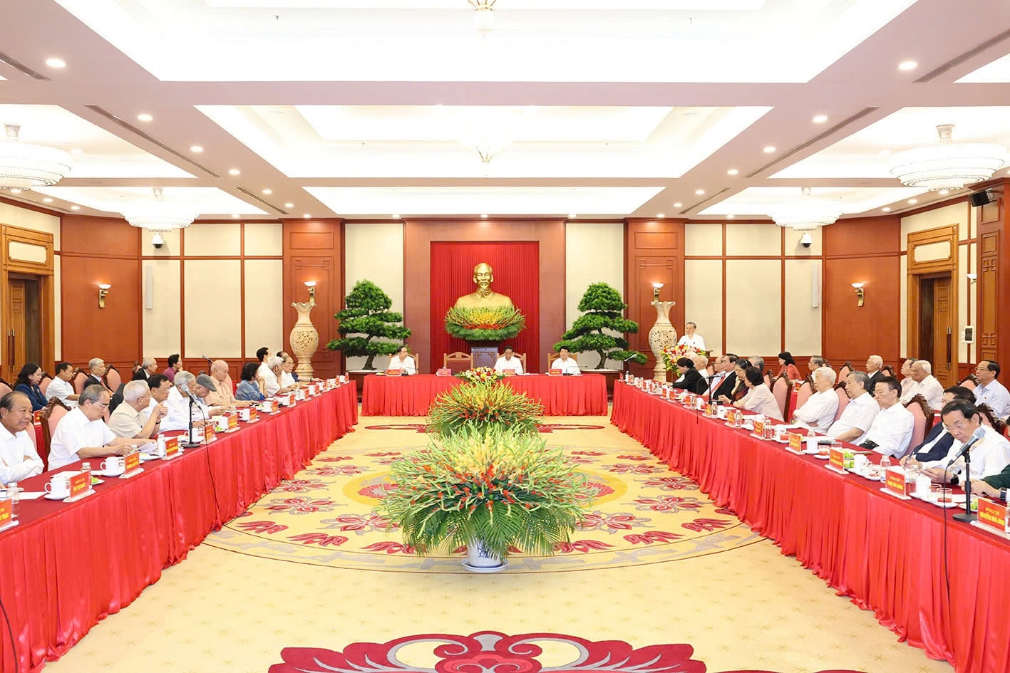 Tổng Bí thư, Chủ tịch nước Tô Lâm chủ trì Hội nghị gặp mặt các lãnh đạo, nguyên lãnh đạo Đảng, Nhà nước -1