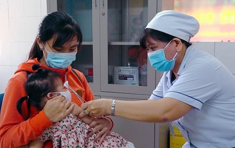 Thành phố Hồ Chí Minh khẩn trương tiêm bổ sung vắc xin ngừa bệnh sởi -0