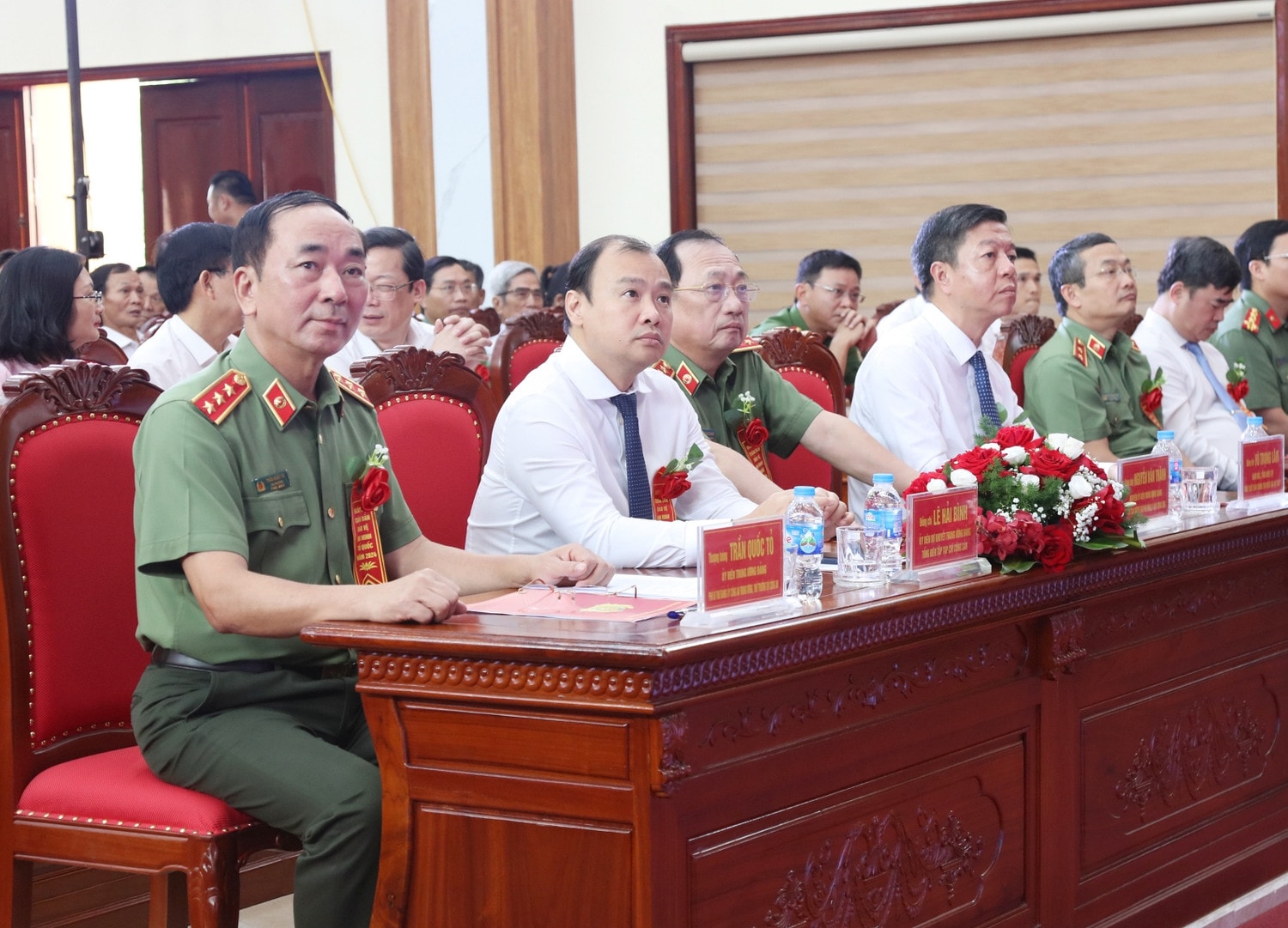 Các đại biểu tham dự Ngày hội toàn dân bảo vệ an ninh Tổ quốc xã Thanh Sơn (ảnh:An Nhiên) Thứ Trưởng Bộ Công An Trần Quốc Tỏ dự Ngày hội toàn dân bảo vệ an ninh Tổ quốc xã Thanh Sơn -0