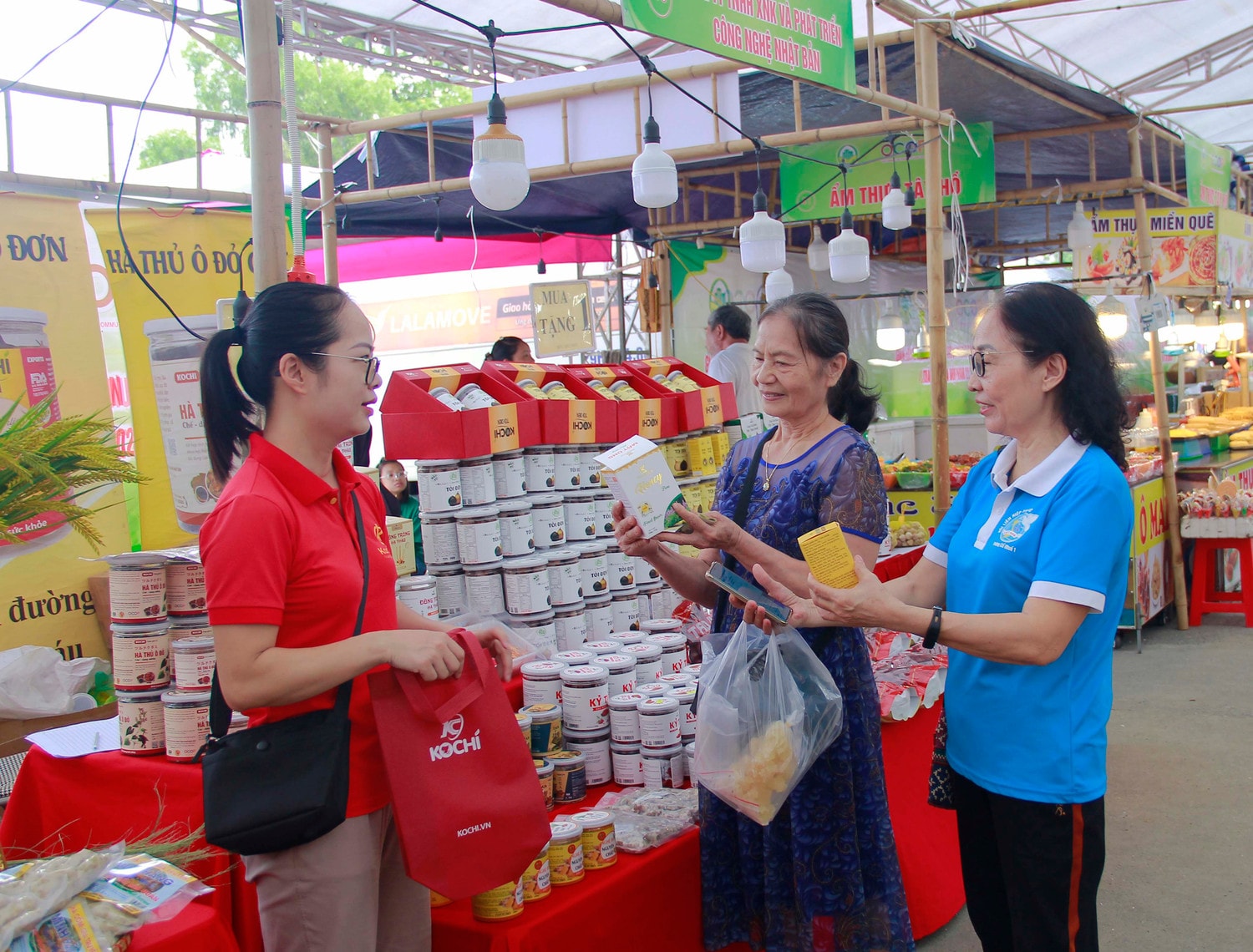 Các sản phẩm OCOP được giới thiệu đến người tiêu dùng Hà Nội khai mạc Tuần hàng Tư vấn, giới thiệu và xúc tiến tiêu thụ sản phẩm OCOP, làng nghề, nông sản thực phẩm an toàn 2024 -0