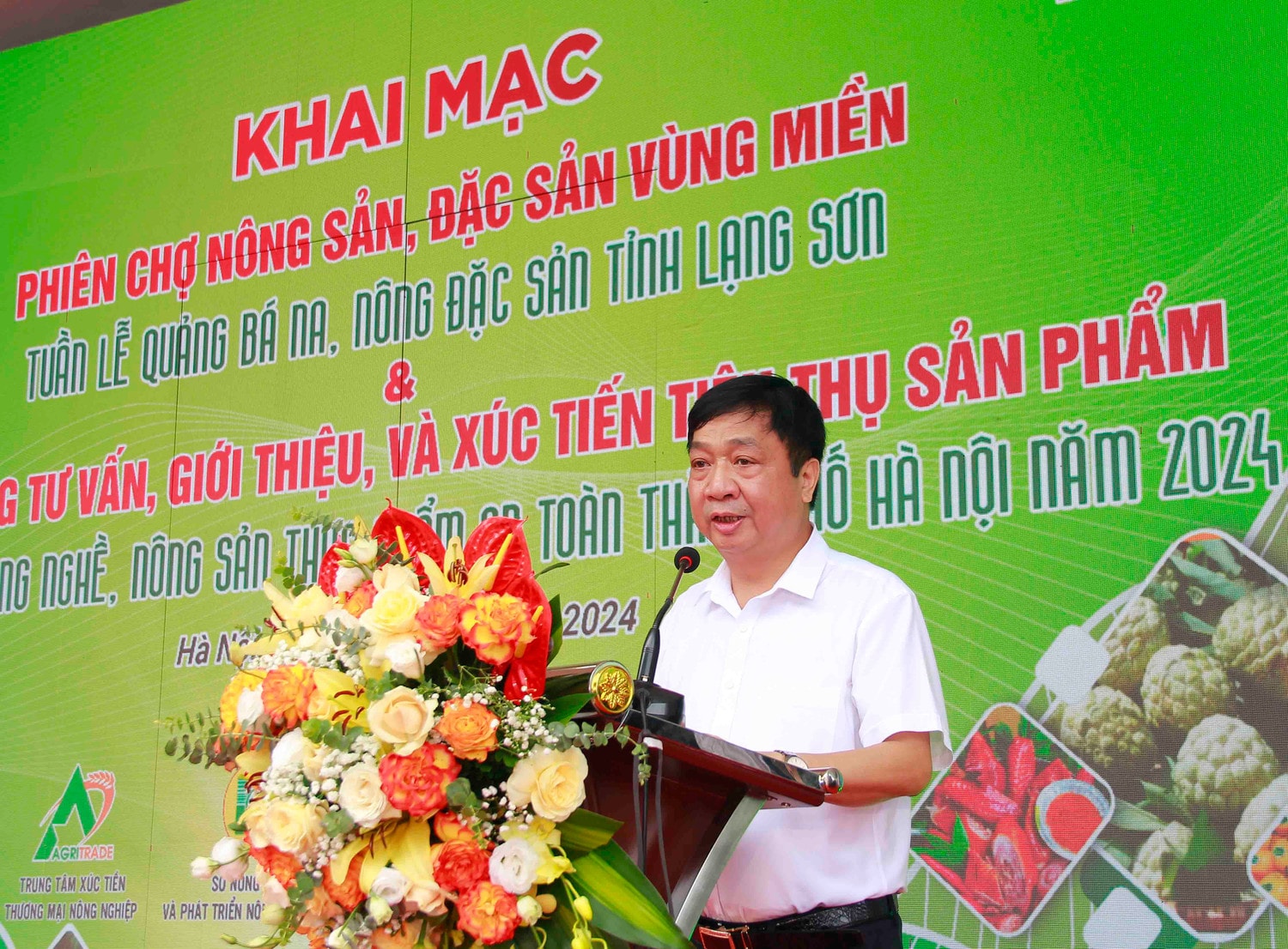 Phó Chánh Thường trực Văn phòng Điều phối Nông thôn mới Hà Nội Nguyễn Văn Chí phát biểu tại sự kiện Hà Nội khai mạc Tuần hàng Tư vấn, giới thiệu và xúc tiến tiêu thụ sản phẩm OCOP, làng nghề, nông sản thực phẩm an toàn 2024 -0