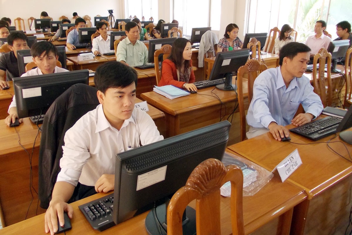 Công chức dự thi nâng ngạch lên ngạch chuyên viên chính phải có thời gian giữ ngạch chuyên viên bao lâu? -0