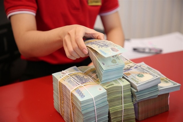 Banks race to issue bonds to raise capital -0