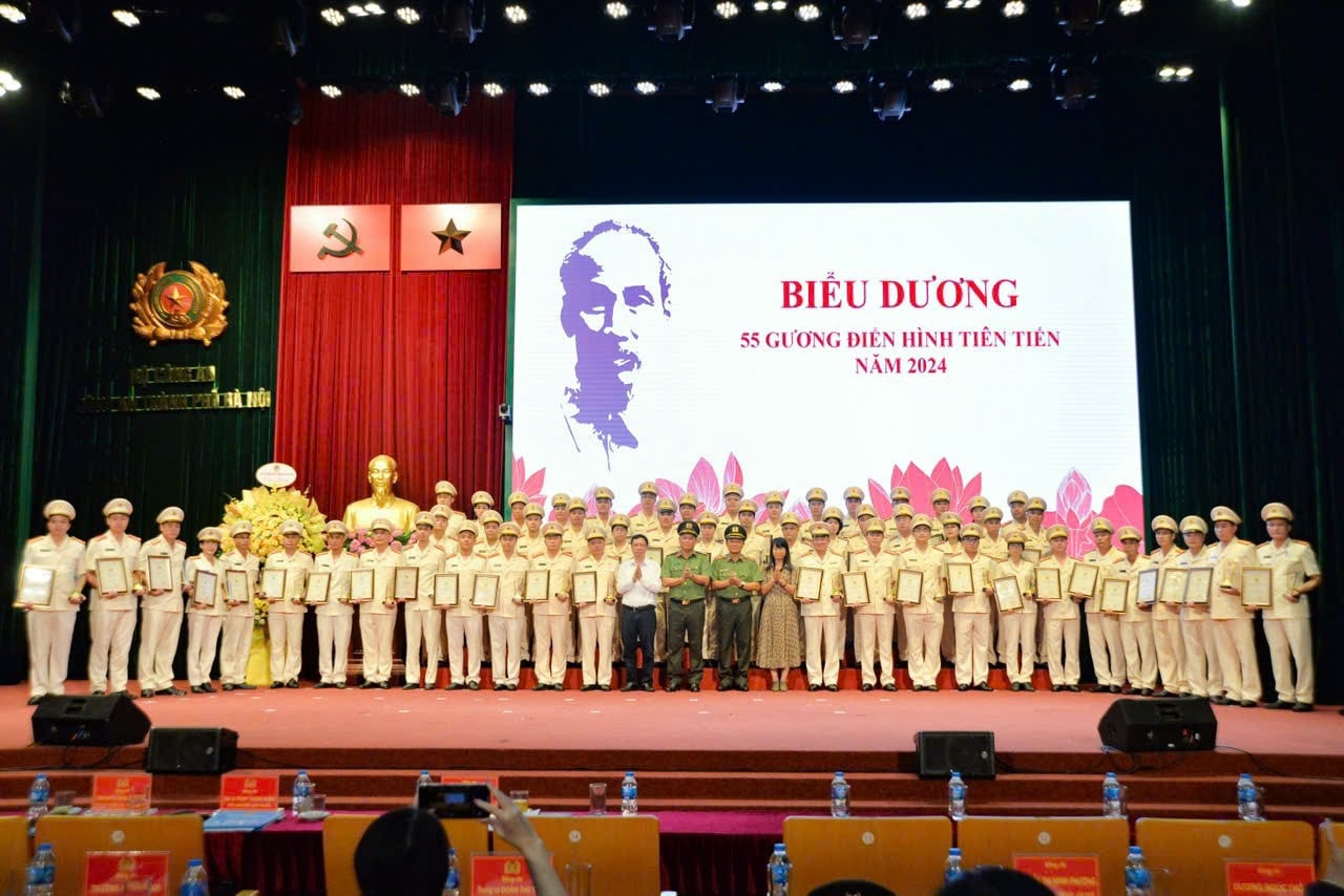 Tuyên dương 55 điển hình tiên tiến Công an Thủ đô -0
