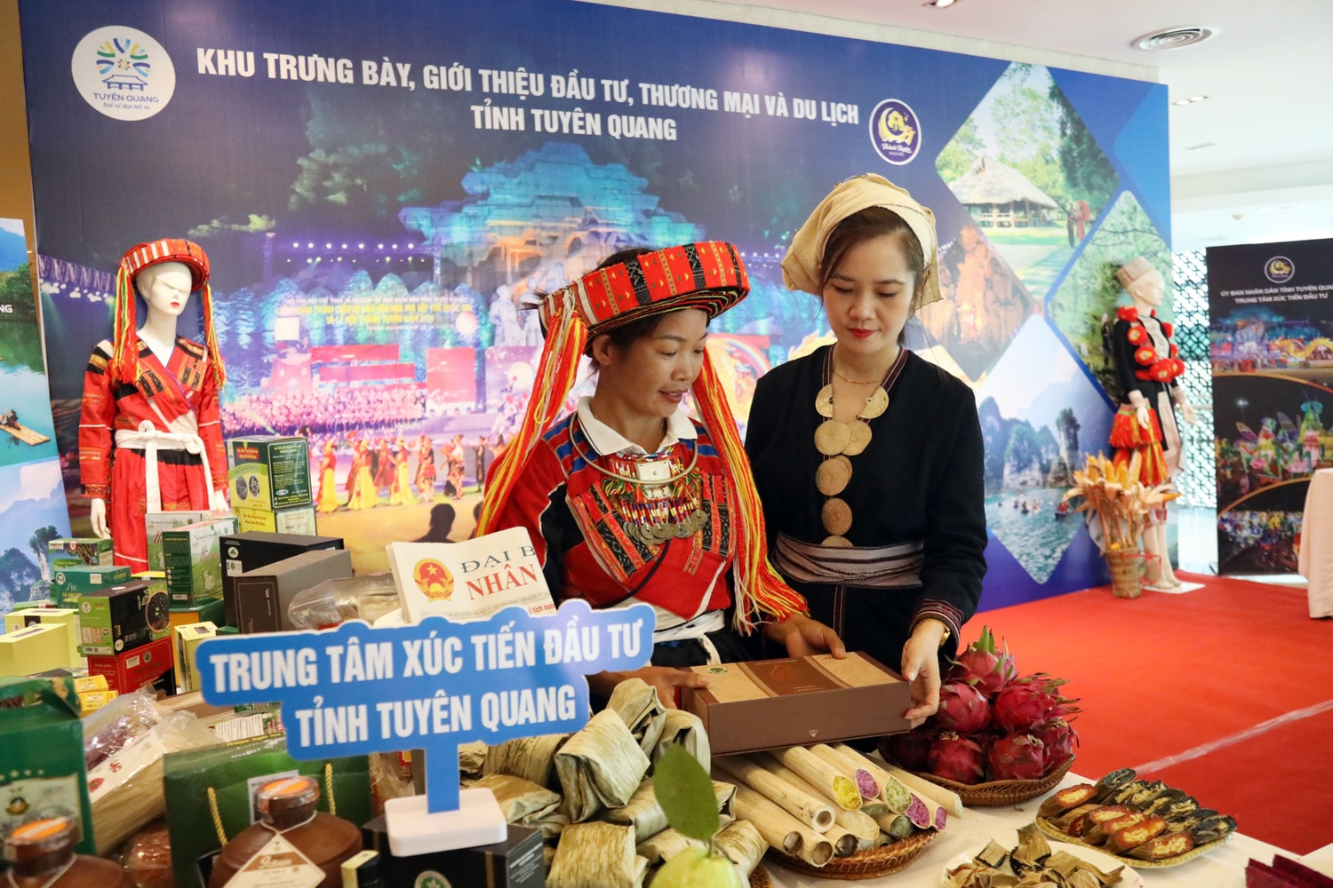 Sản phẩm đặc trưng của Tuyên Quang được trưng bày tại Hội nghị. Ảnh: Trần Tâm Lễ hội Thành Tuyên năm 2024 đổi mới, sáng tạo vì du khách -0