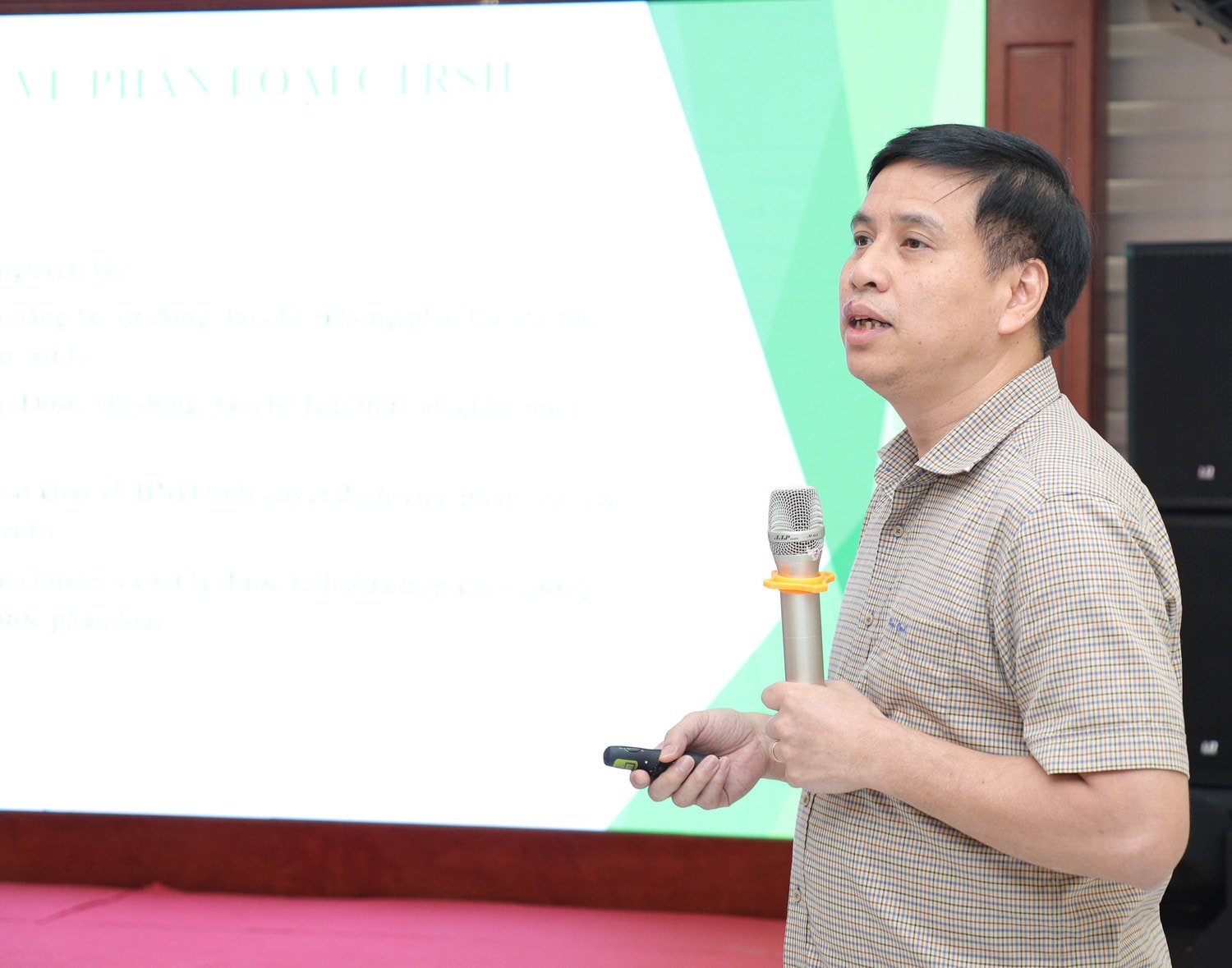 Đại diện Cục kiểm Cục Kiểm soát ô nhiễm môi trường - ông Nguyễn Thành Lam phát biểu tại Hội thảo Phấn đấu đến 1.1.2025, tất cả các địa phương trên cả nước phân loại chất thải rắn sinh hoạt tại nguồn -0