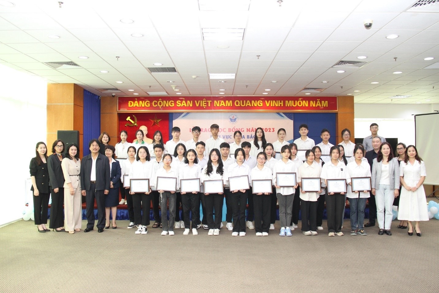 Quỹ học bổng Thắp Sáng Niềm Tin: Hành trình kết nối, sẻ chia -0