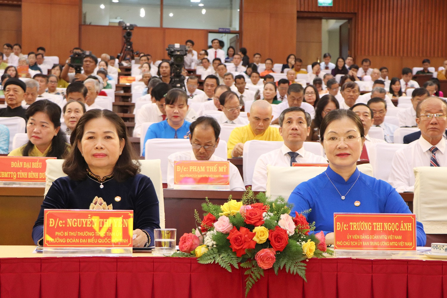 Phó Bí thư Thường trực Tỉnh ủy, Trưởng Đoàn ĐBQH tỉnh Bà Rịa - Vũng Tàu Nguyễn Thị Yến và Phó Chủ tịch Ủy ban Trung ương MTTQ Việt Nam Trương Thị Ngọc Ánh tại hội nghị