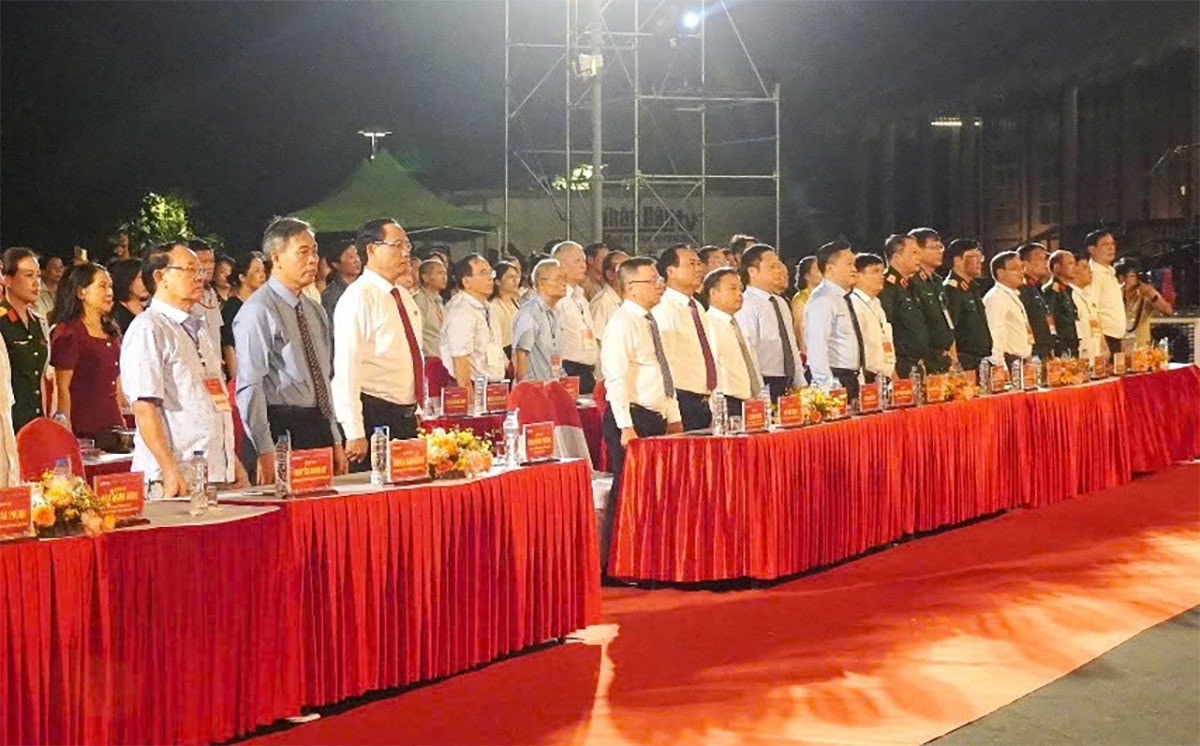 Phó Chủ tịch Quốc hội, Thượng tướng Trần Quang Phương dự Chương trình nghệ thuật đặc biệt “Vĩ tuyến 17 – Khát vọng hòa bình” -1