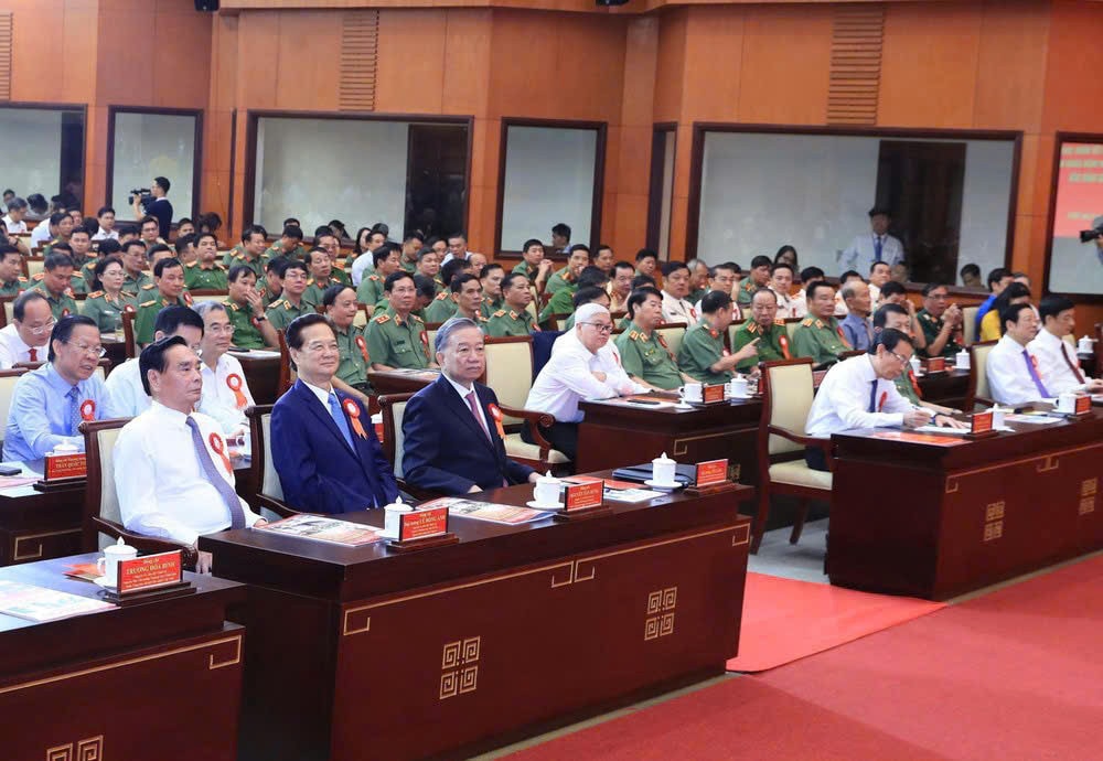 Công an TP. Hồ Chí Minh đón nhận danh hiệu Anh hùng Lực lượng vũ trang Nhân dân -0