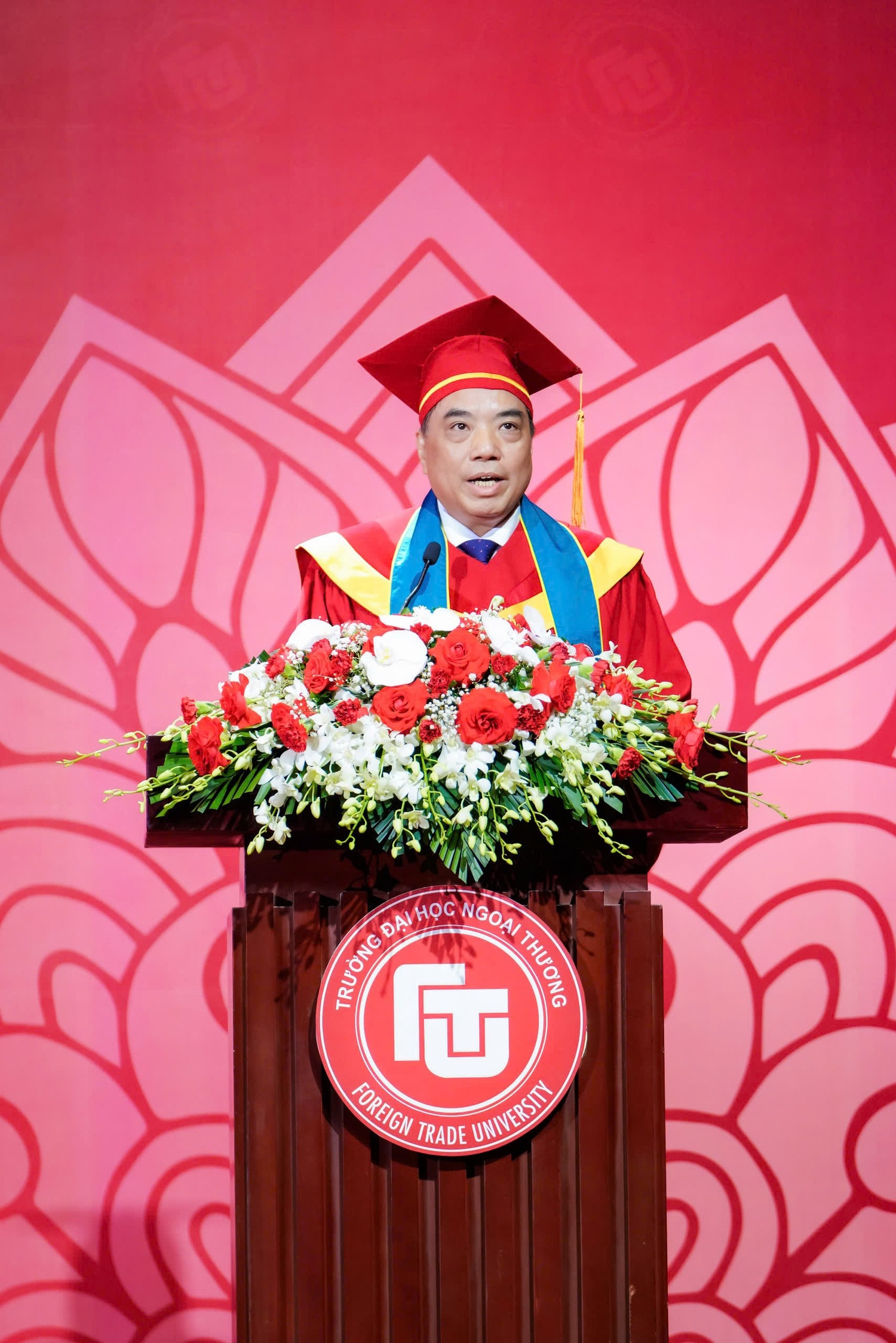 Thủ khoa Ngoại thương chia sẻ xúc động về 