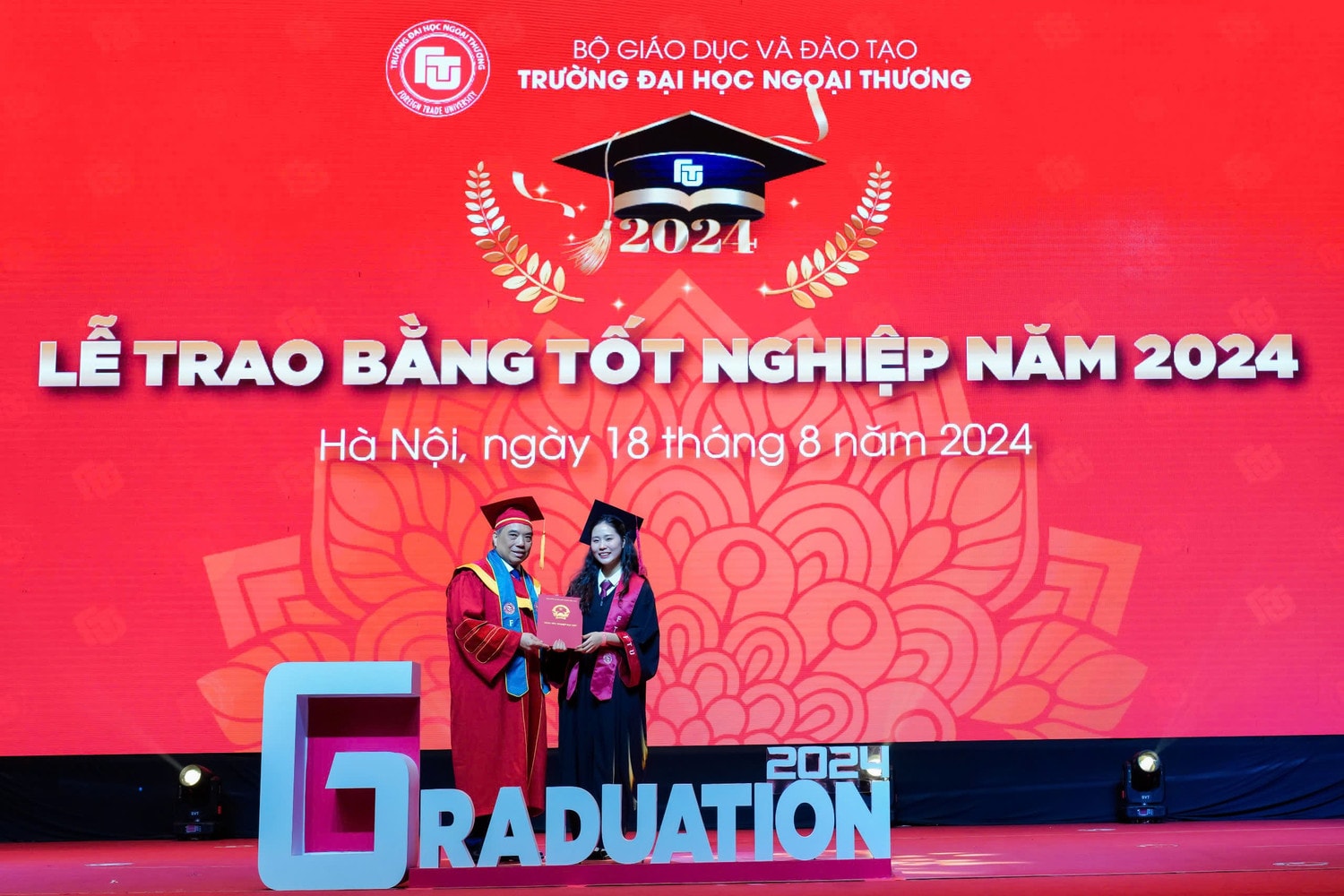 Thủ khoa Ngoại thương chia sẻ xúc động về 