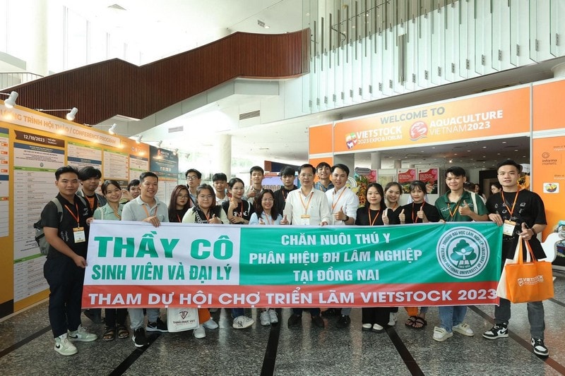 Sinh viên VNUF2 tham gia hội chợ triển lãm ngành chăn nuôi – thú y tại TP. Hồ Chí Minh