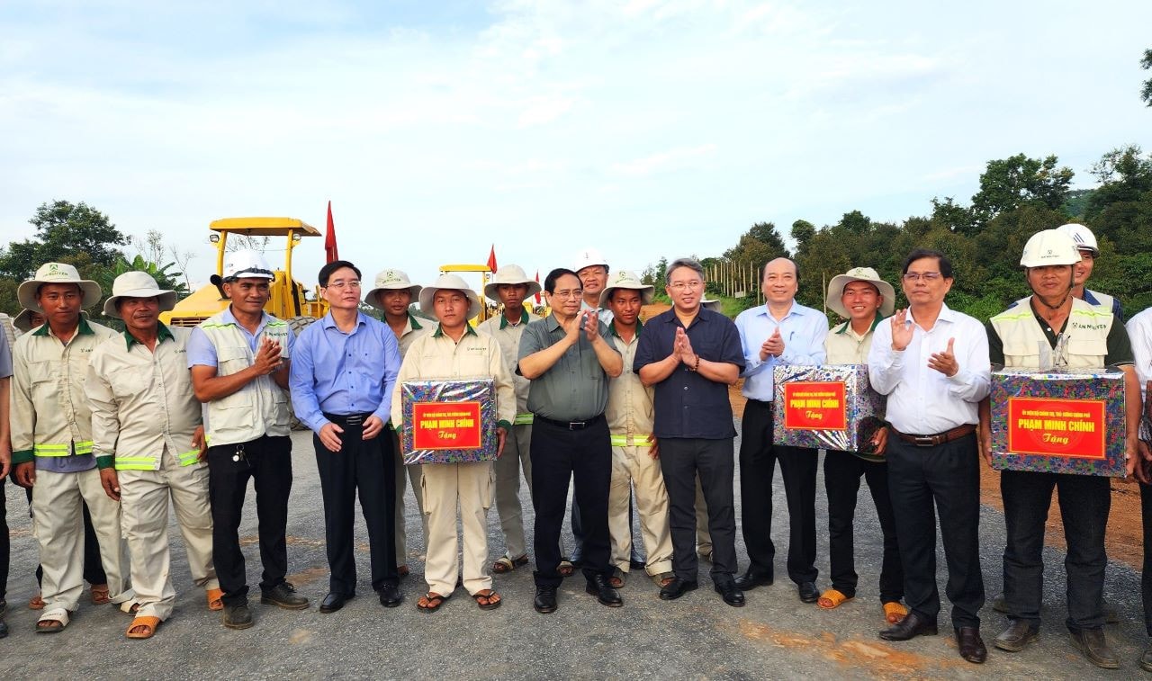 Thủ tướng phát động 500 ngày đêm thi đua hoàn thành 3.000km đường bộ cao tốc -0