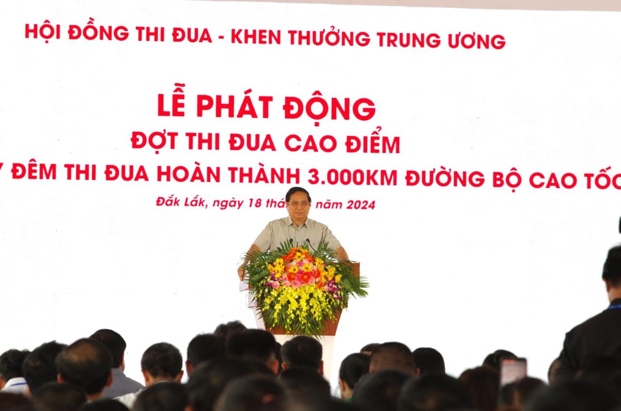 Thủ tướng Phạm Minh Chính phát động đợt thi đua cao điểm “500 ngày đêm thi đua hoàn thành 3.000 km đường bộ cao tốc" Thủ tướng phát động 500 ngày đêm thi đua hoàn thành 3.000km đường bộ cao tốc -0