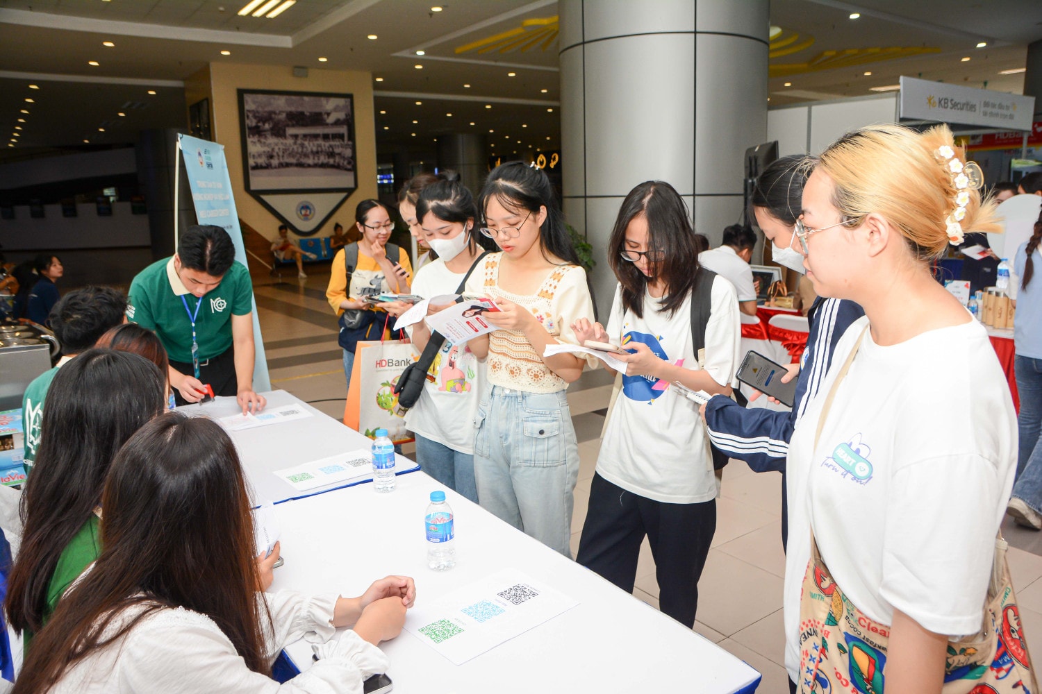 NEU INTERNSHIP DAY 2024: Cơ hội thiết thực giúp sinh viên tiếp cận việc làm -0